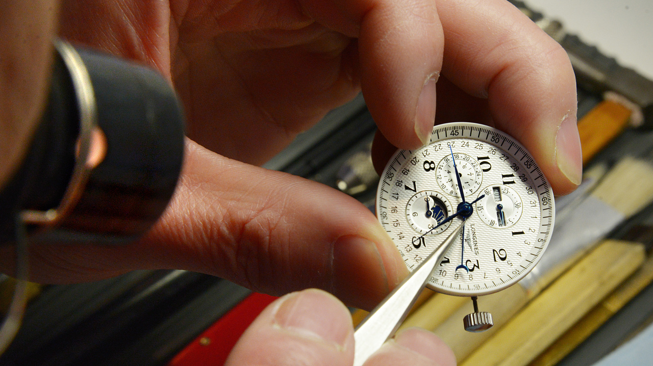 宇舶手表维修（宇舶处理表面划痕）