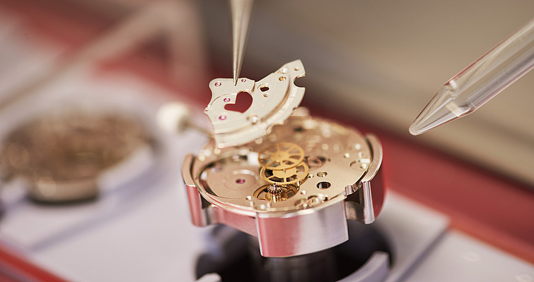 宇舶手表维修价格查询官网（宇舶手表走快）