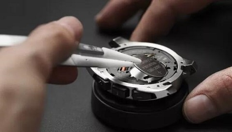 宇舶表售后服务（手表表把脱落的原因及解决方法）