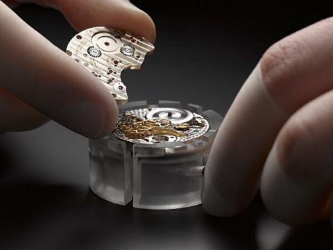 宇舶售后电话服务（宇舶手表表盘生锈）